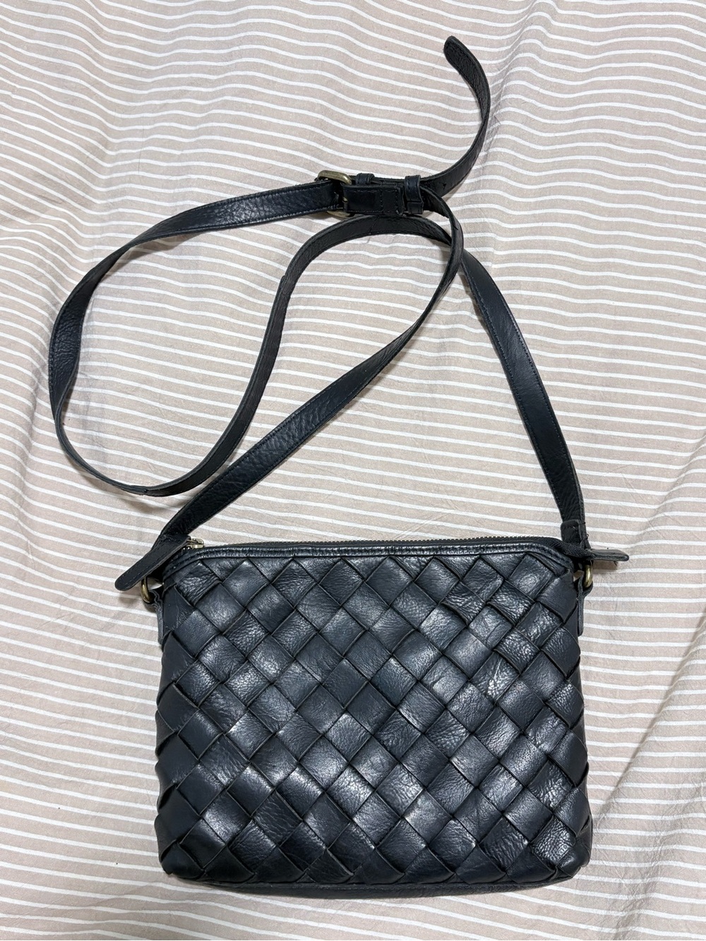 Vilenca Holland Black Woven Leather Crossbody Purse